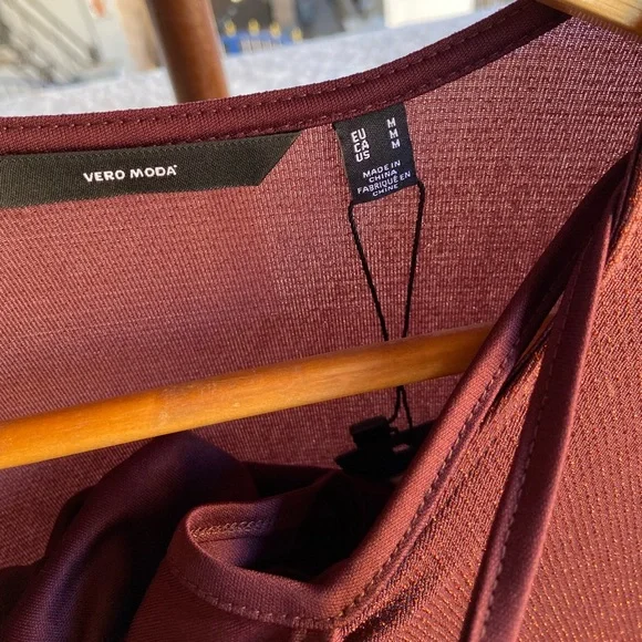 Vero Moda Maroon Shimmer Maxi Dress. Size - M - Picture 12 of 13